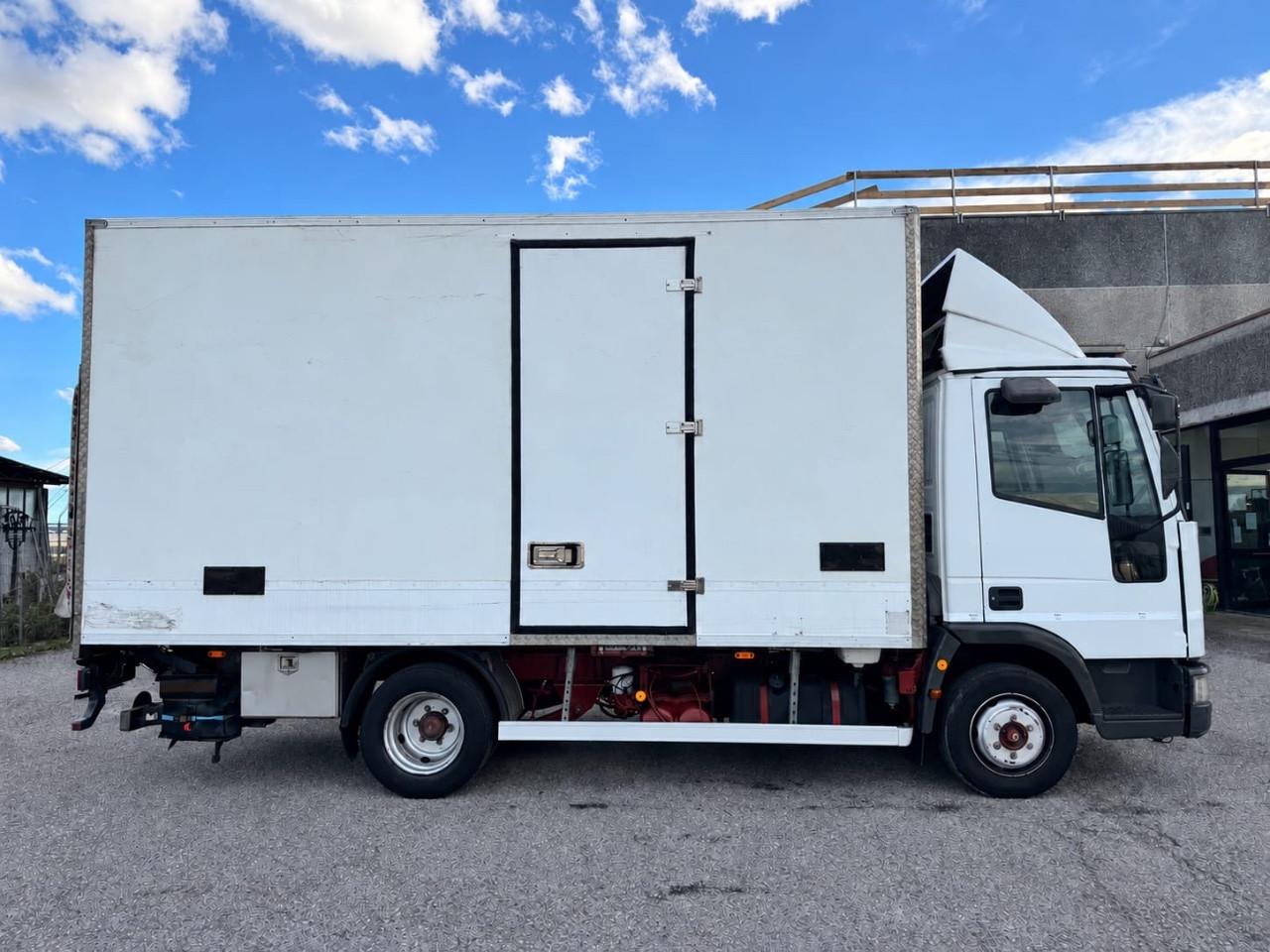 Iveco EUROCARGO 70Q SPONDA PEDANA IDRAULICA+PORTA LATERALE-6 CILINDRI-PORTATA 1800 KG