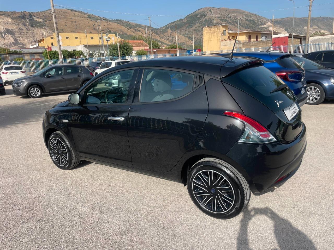 Lancia Ypsilon 1.0 FireFly 5 porte S&S Hybryd Gold