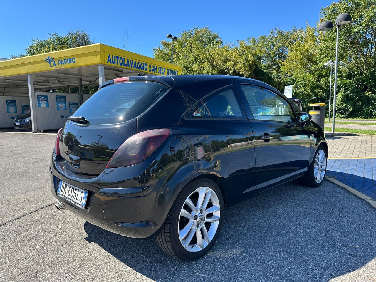 Opel Corsa 1.2 3 porte Sport BENZINA NEOPATENTATI
