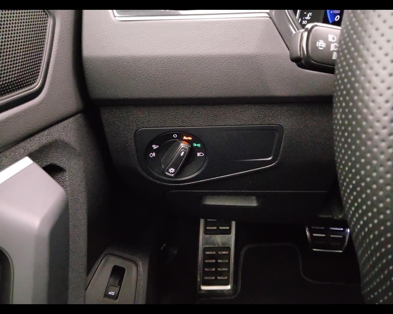 VOLKSWAGEN Tiguan II 2021 - Tiguan 2.0 tdi R-Line 150cv dsg