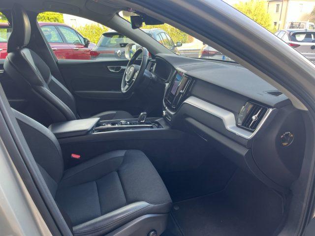 VOLVO XC60 B4 AWD GEARTRONIC 197CV MOMENTUM PRO