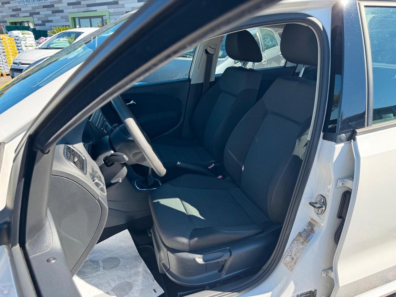 Volkswagen Polo 1.4 BENZ 5P COMFORTLINE 2011