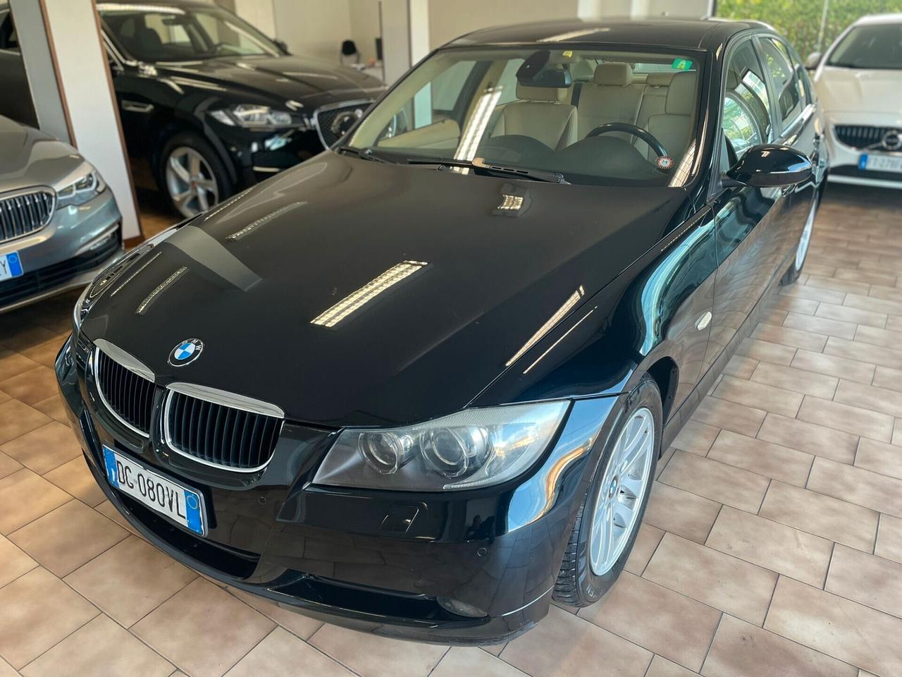 BMW 320 i *NAVI* PELLE*