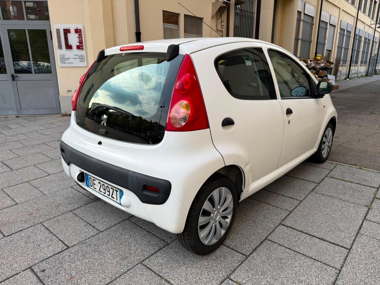 Peugeot 107 1.0 68CV 3p. Sweet Years 2Tronic