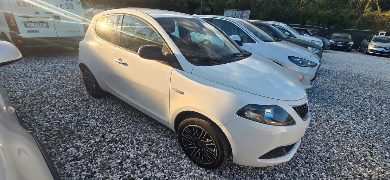 Lancia Ypsilon 1.0 FireFly 5 porte S&S Hybrid Oro