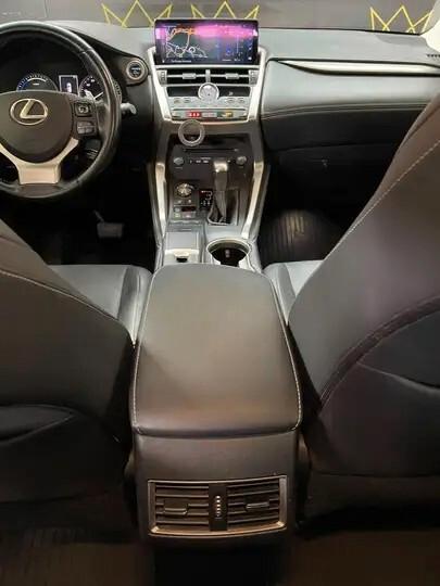 Lexus NX 300h Hybrid 4WD F-Sport
