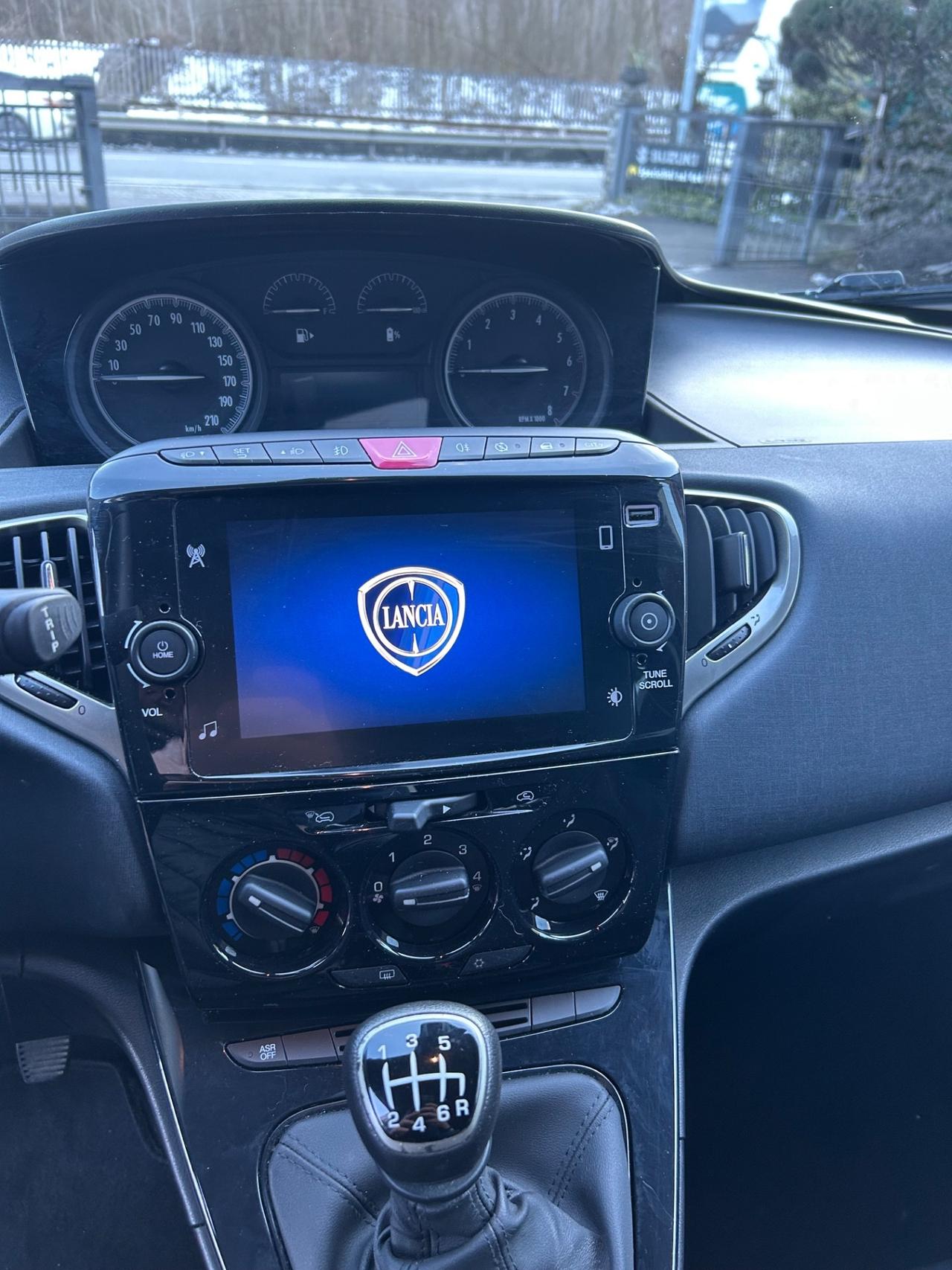 Lancia Ypsilon 1.0 FireFly 5 porte S&S Hybrid Gold