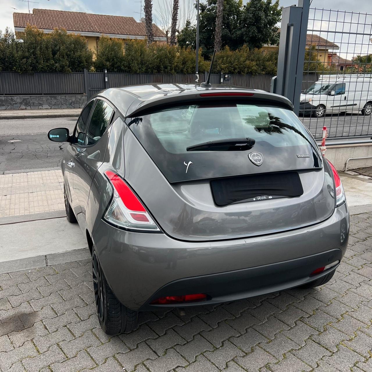 Lancia Ypsilon 1.0 FireFly 5 porte S&S Hybrid Alberta Ferretti