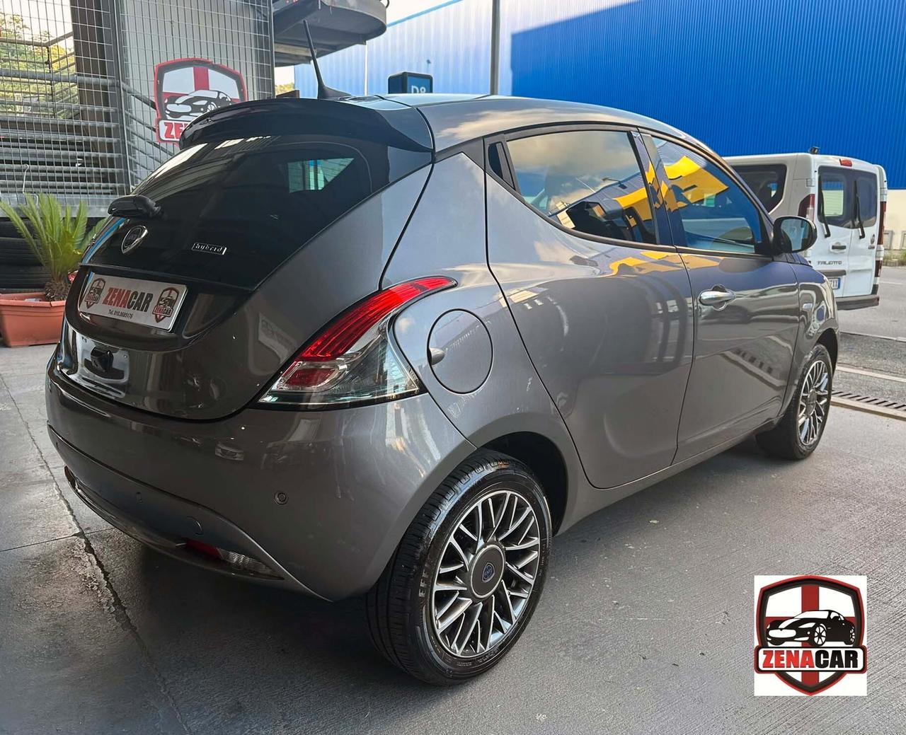 Lancia Ypsilon 1.0 FireFly 5 porte S&S Hybrid Gold Plus Telecamera Cerchi in lega Car Play