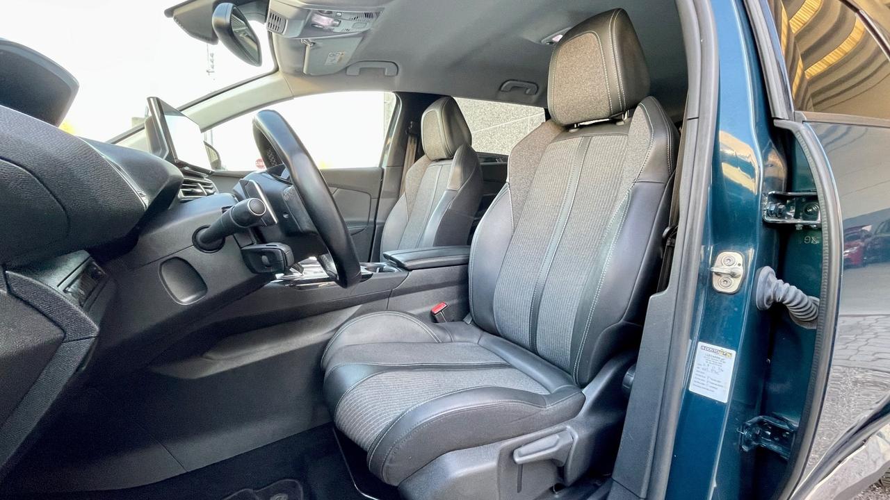 PEUGEOT 5008 1.5 ALLURE 131CV - SETTE POSTI, FULL LED, NEOPATENTATI