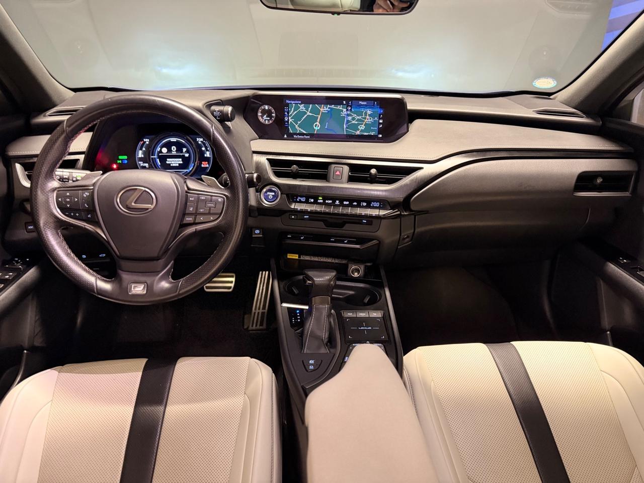 Lexus UX Hybrid 4WD F Sport