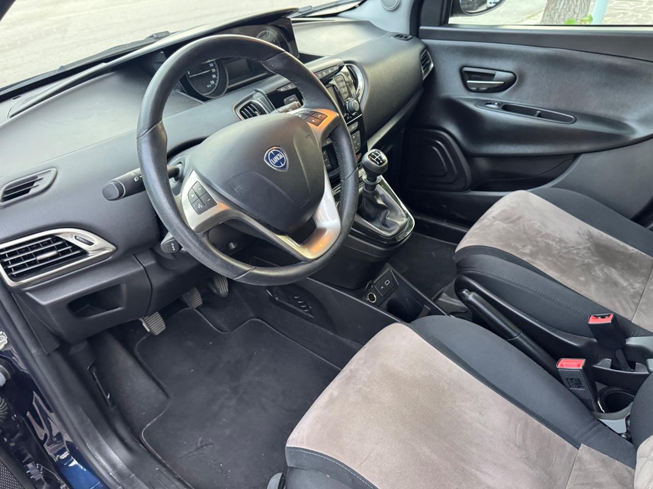Lancia Ypsilon 1.2 69 CV 5 porte S&S Platinum (15 mila km!)