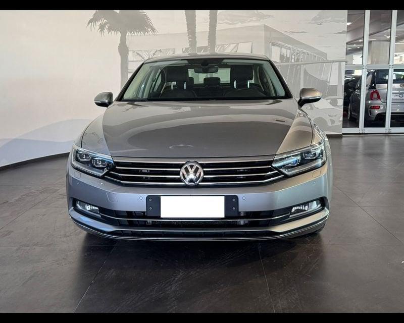 Volkswagen Passat 8ª serie 2.0 TDI DSG Highline BlueMotion Technology
