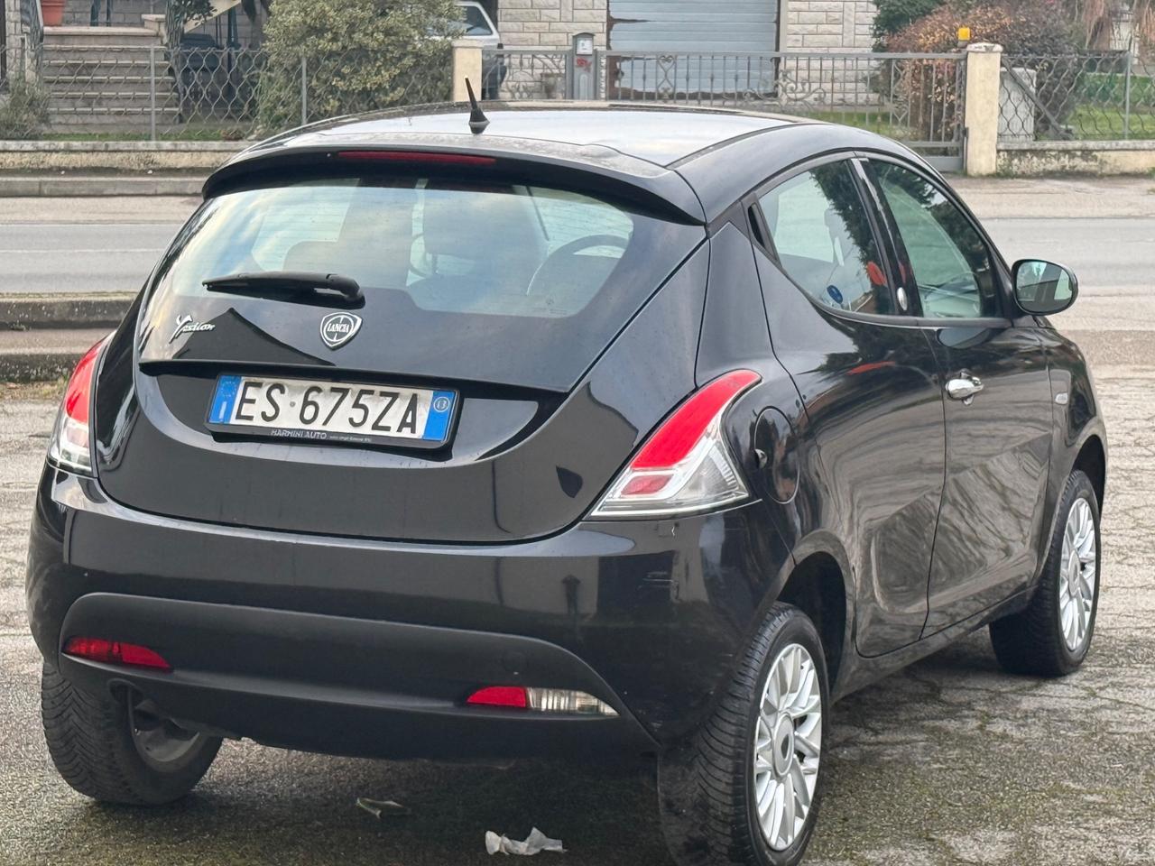 Lancia Ypsilon 0.9 TwinAir 85 CV 5 porte Metano Ecochic Gold