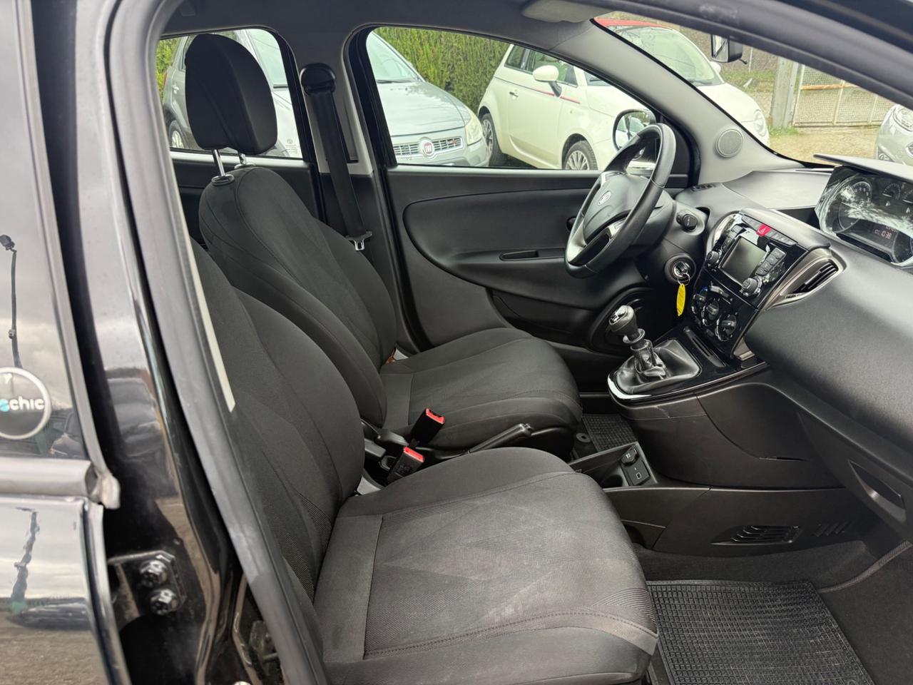 Lancia Ypsilon 1.0 FireFly 5 porte S&S Hybrid Ecochic Gold