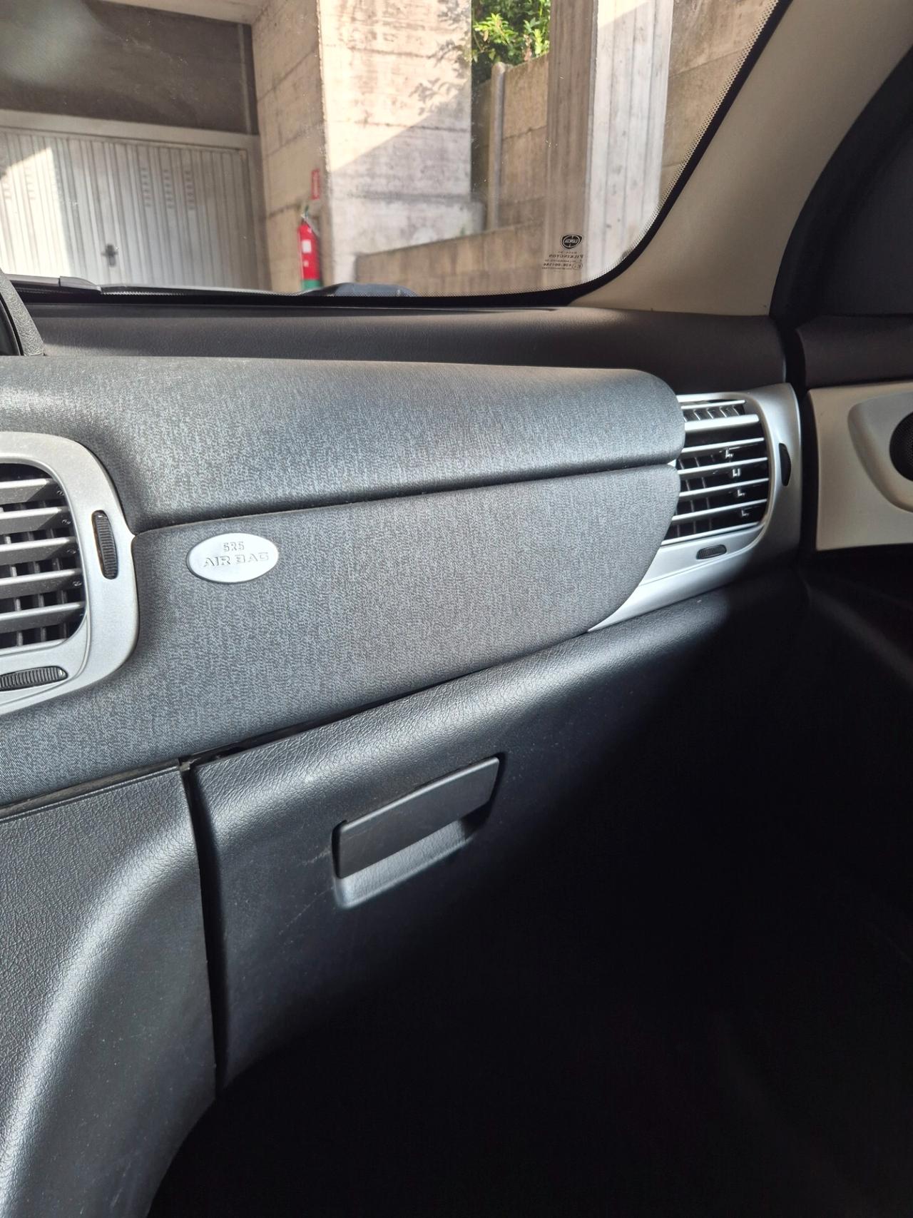 Lancia Ypsilon 1.2 69 CV Platinum neo patentati