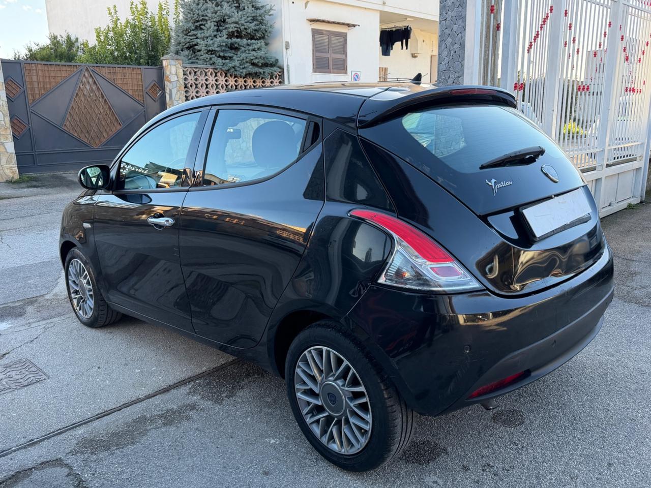 Lancia Ypsilon 0.9 TwinAir 85 CV 5 porte S&S Silver