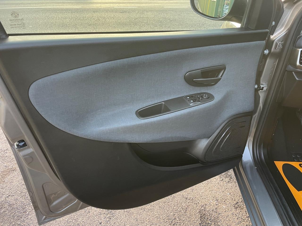 LANCIA YPSILON 1.0 BENZINA 70 (CV) 2022