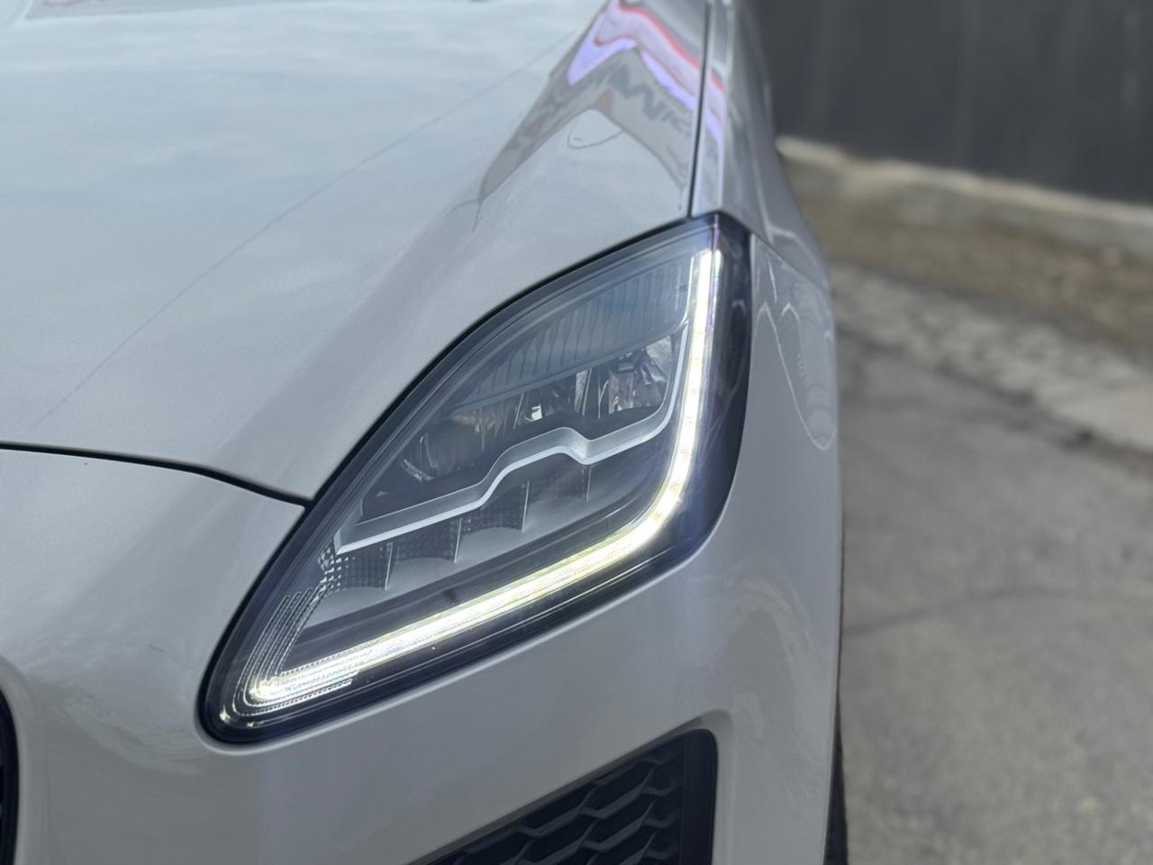 JAGUAR E-PACE 20D 150 CV R-DYNAMIC R20 PELLE FULL