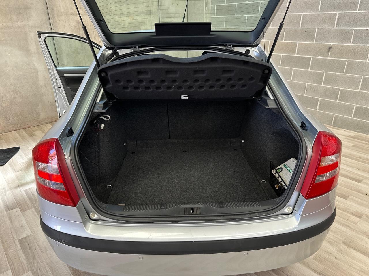 Skoda Octavia 1.6 MPI 102cv Ambition GPL