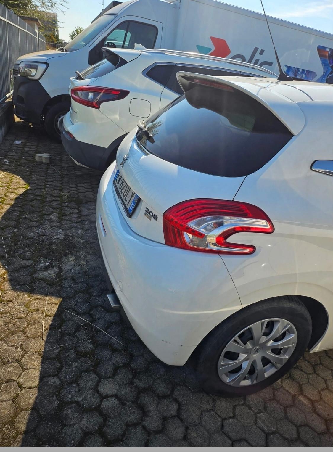 Peugeot 208 1.6 e-HDi 115 CV Stop&Start 3 porte Allure