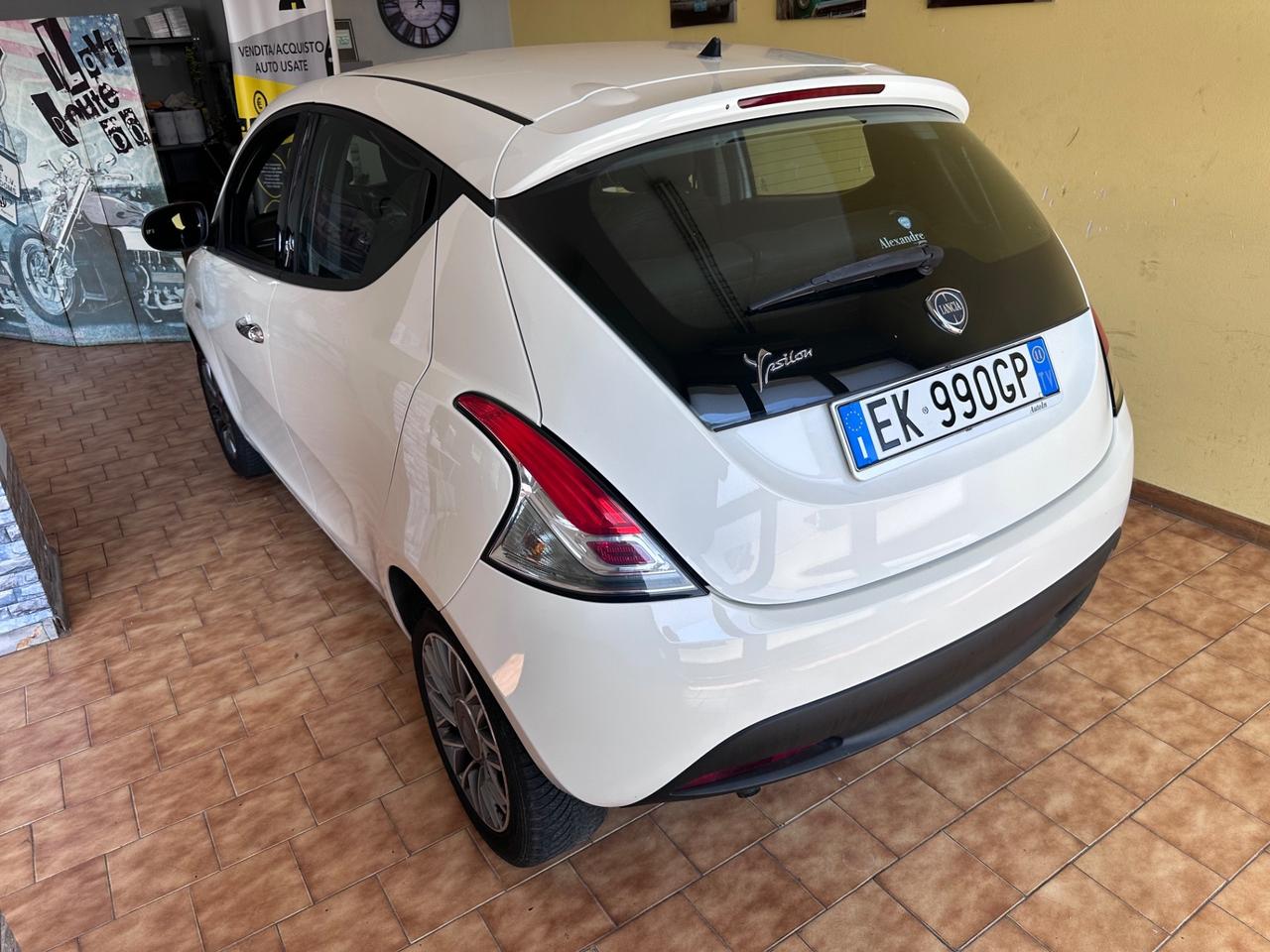 Lancia Ypsilon cambio automatico