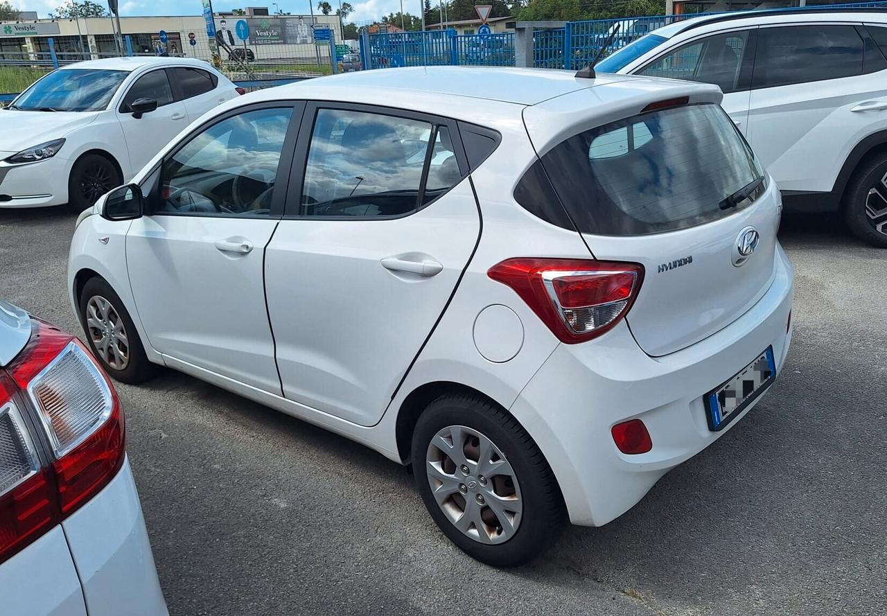 Hyundai i10 1.0 Login NEOPATENTATI