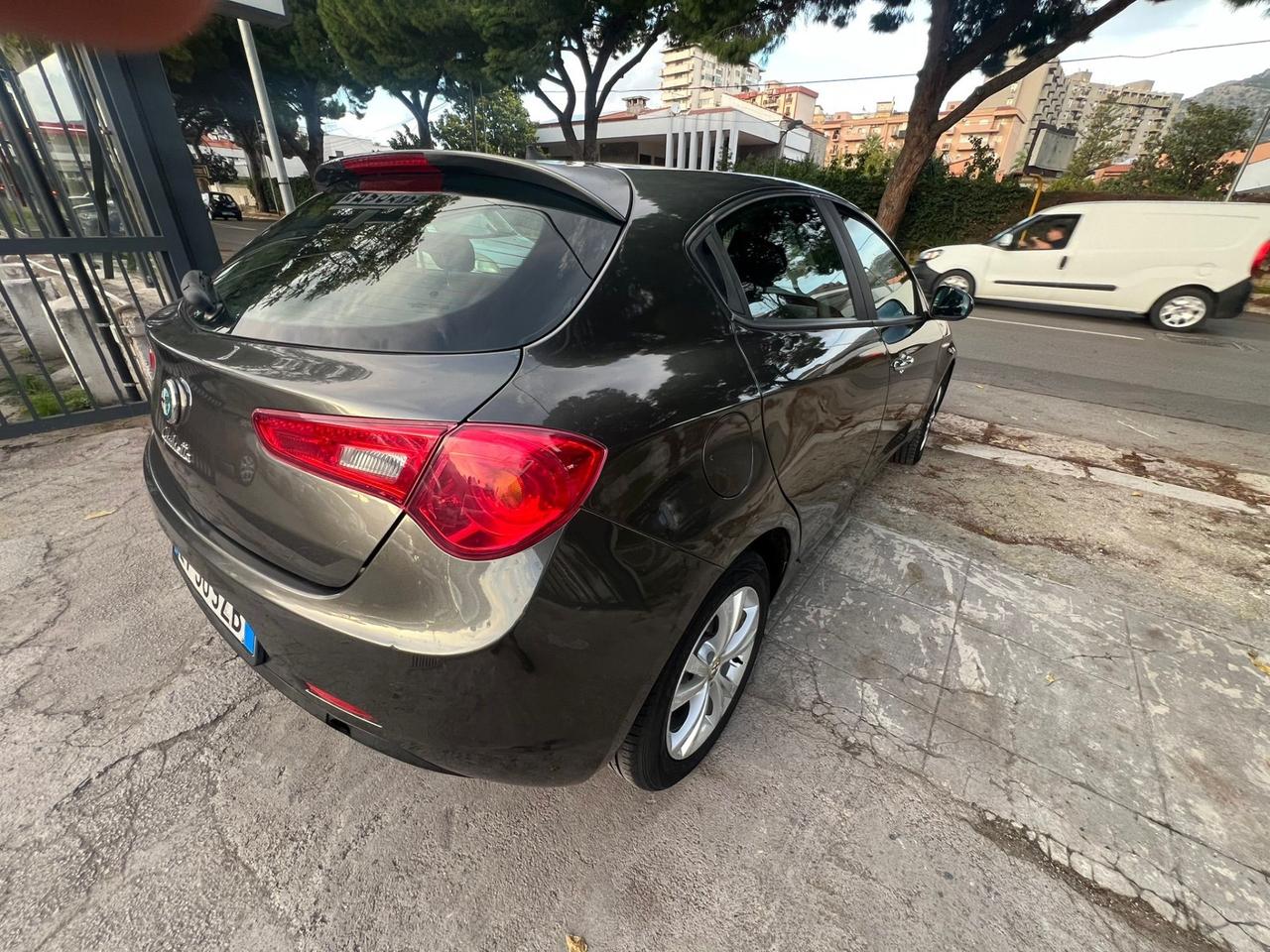 Alfa Romeo Giulietta 1.6 JTDm-2 105 CV Exclusive