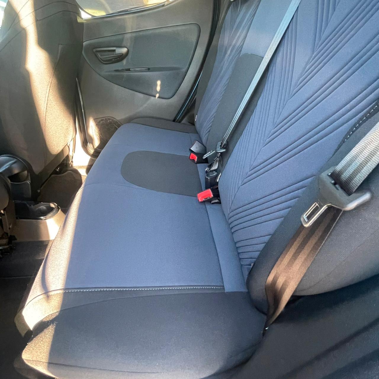 Lancia Ypsilon 1.0 FireFly 5 porte S&S Hybrid Ecochic Silver