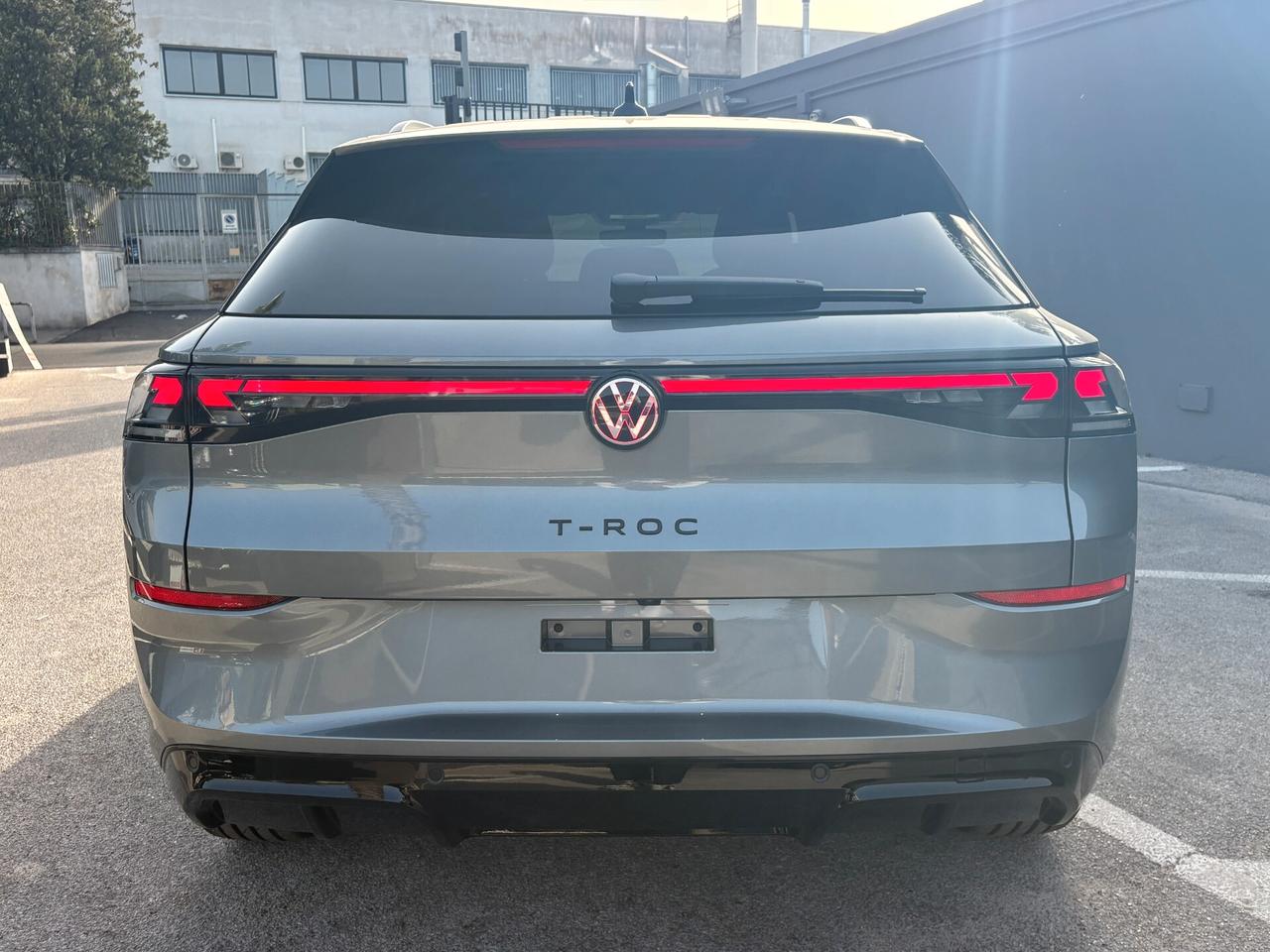 NEW VOLKSWAGEN T-ROC 1.5 eTSI ACT 150 CV DSG R-LINE