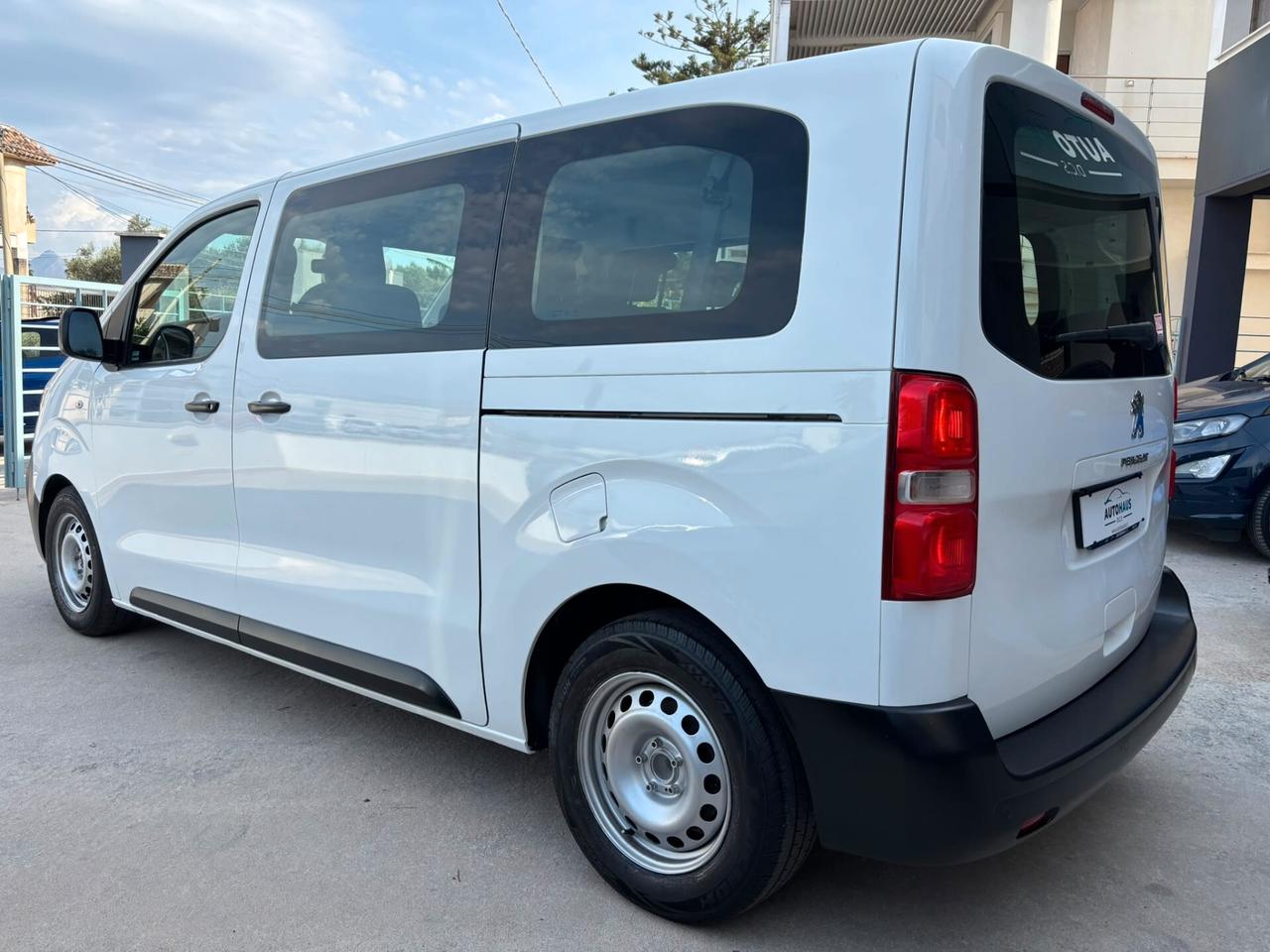 Peugeot Traveller Diesel 120 CV 9 Posti Doppia Porta