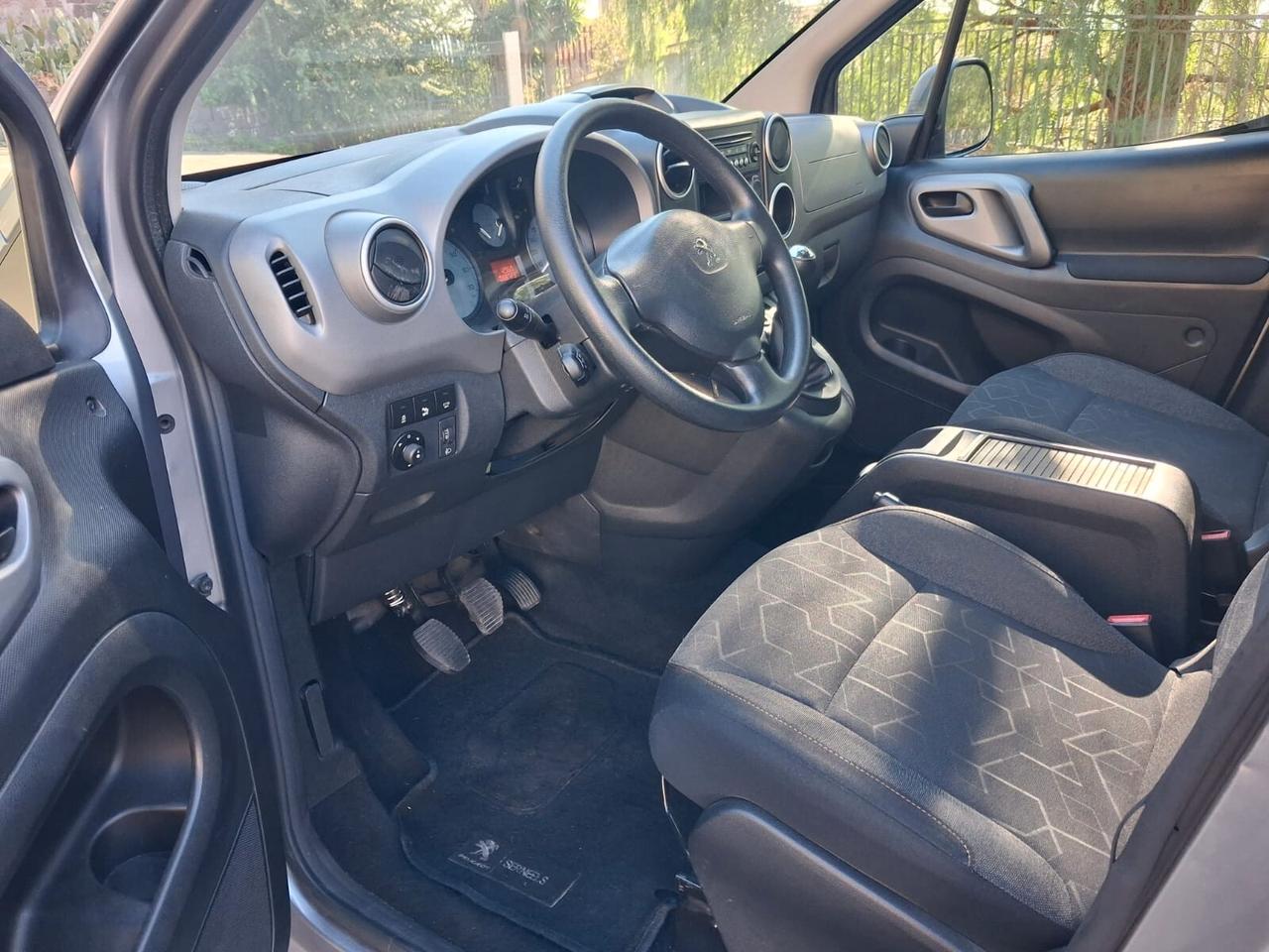 Peugeot Partner Pianale ribassato con rampa disabili in carrozzina