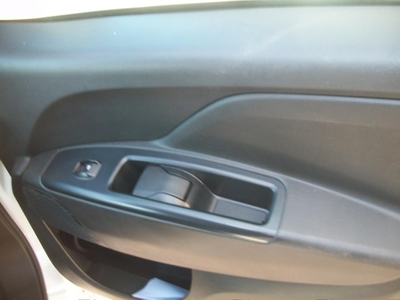 Fiat DOBLO IMMAT 28/ /07/2017 CC 1598 TDI EURO 06 DUE PORTE LATERALI EURO 7990,00 COMPRESO IVA SU FATTURA PIU PASSAGGIOPASSO LUNGO