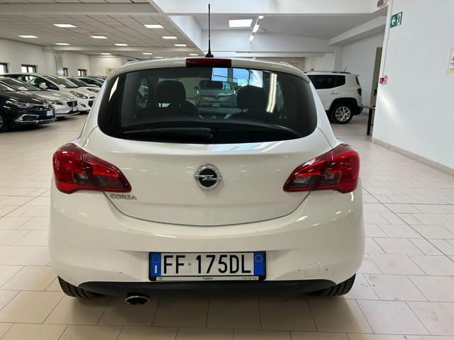 OPEL Corsa 1.2 Coupé b-Color