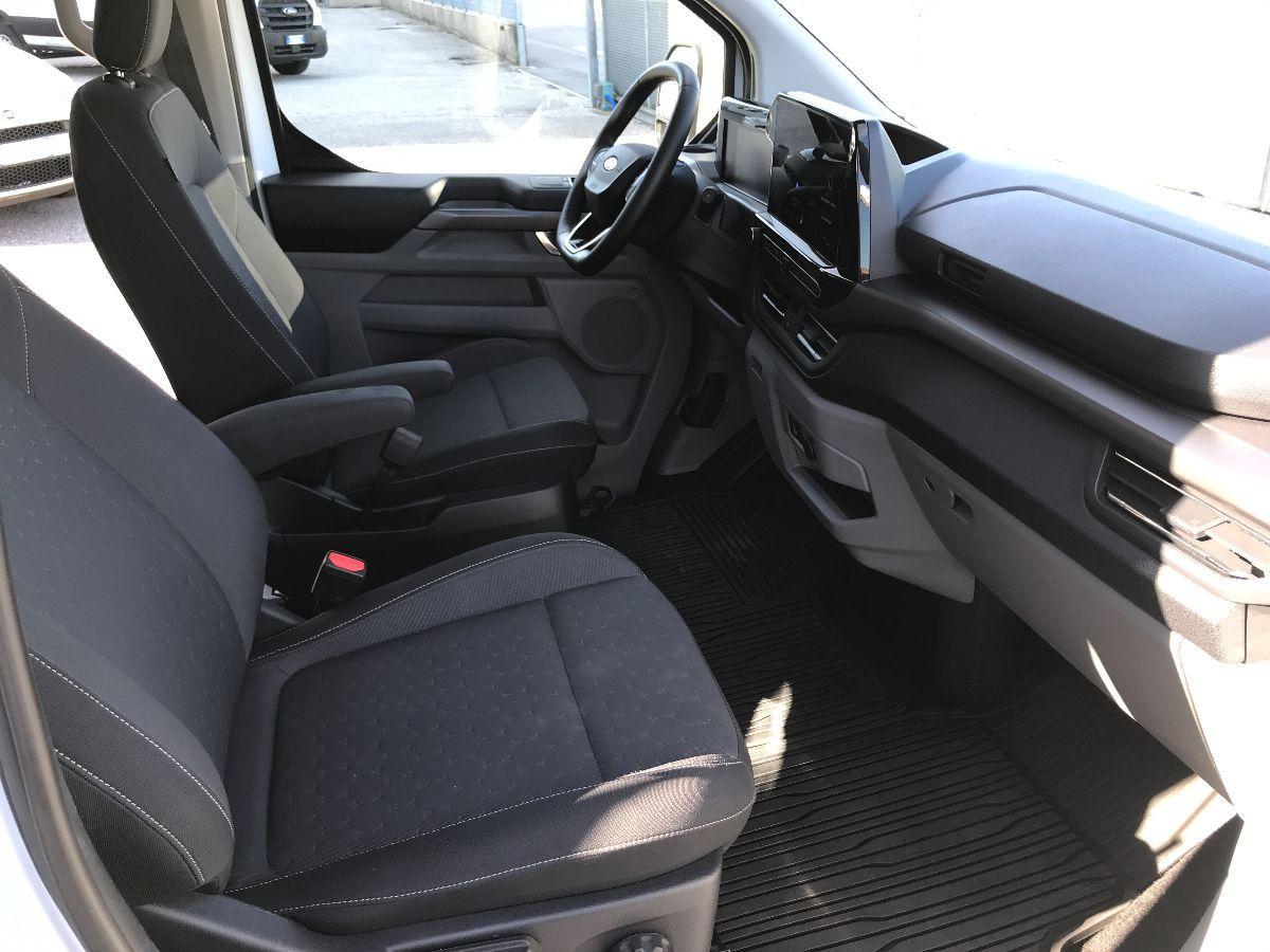 FORD Tourneo Custom TITANIUM L1H1 2.0 ECOBLUE 170CV AUTOMATICO 8 POSTI