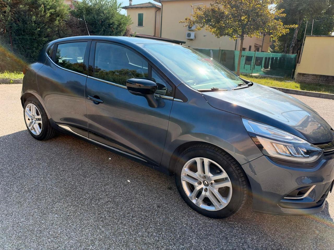 Renault Clio 1.5 dci - NAV. - NEOPATENTATI - 12 MESI DI GARANZIA -