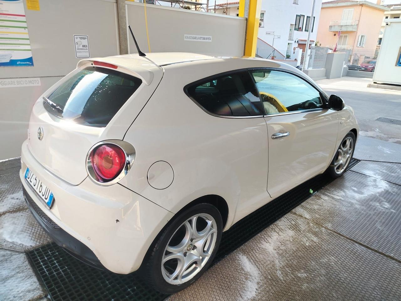 Alfa Romeo MiTo 1.6 JTDm 16V Distinctive 2010