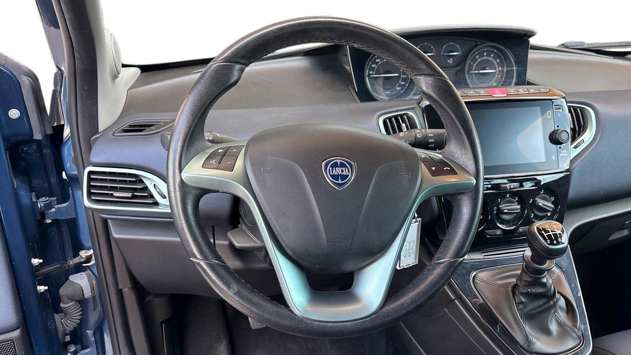 Lancia Ypsilon 1.0 FireFly 5 porte S&S Hybrid Silver