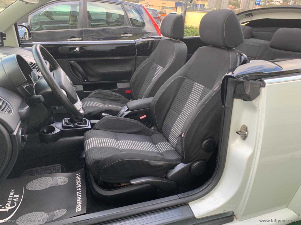VOLKSWAGEN New Beetle 1.6 Cabrio - 2003