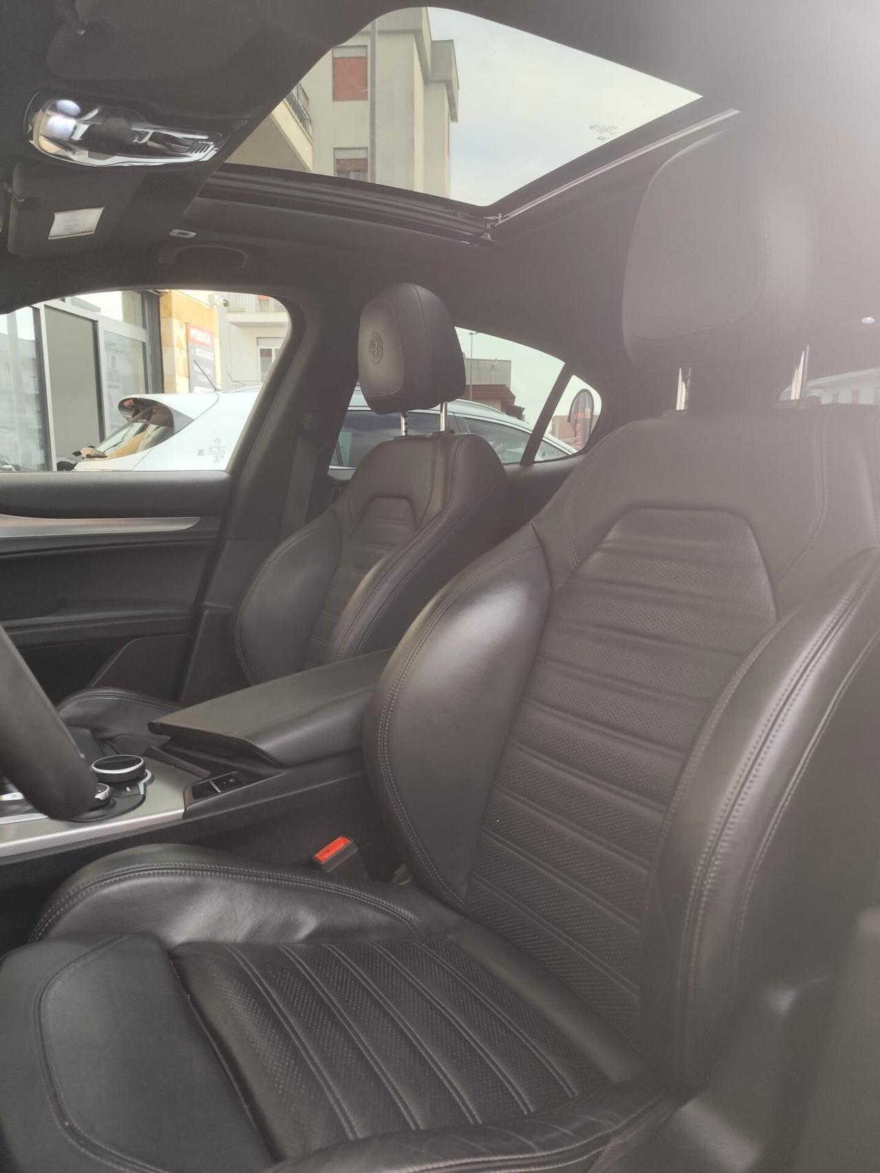 Alfa Romeo Stelvio 2.2 Jtdm Q4 Super * 210cv * Tetto * Navi * Pelle * Garantita 12 Mesi