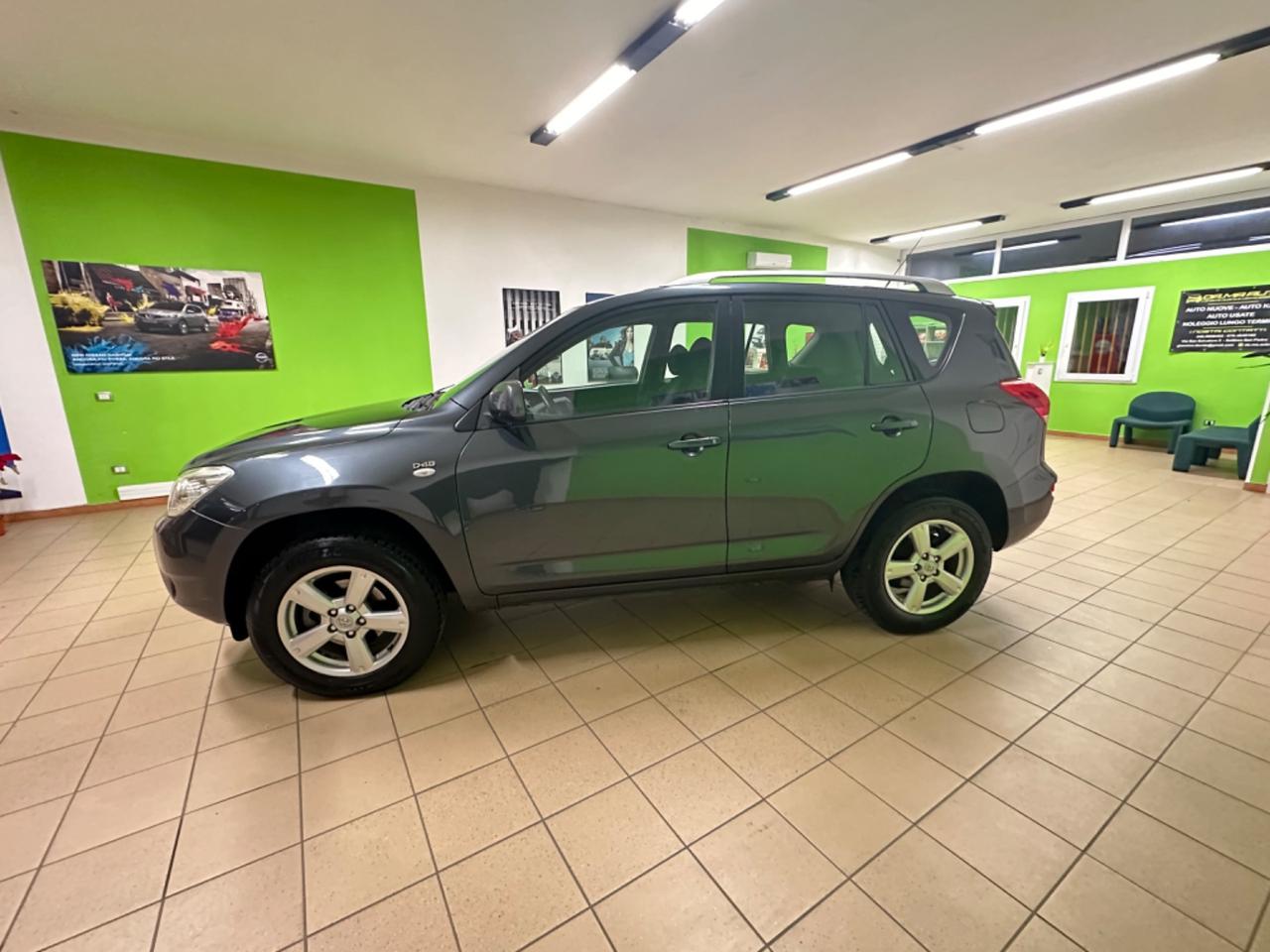 Toyota RAV 4 - 2.2 D-4D 136 CV Luxury