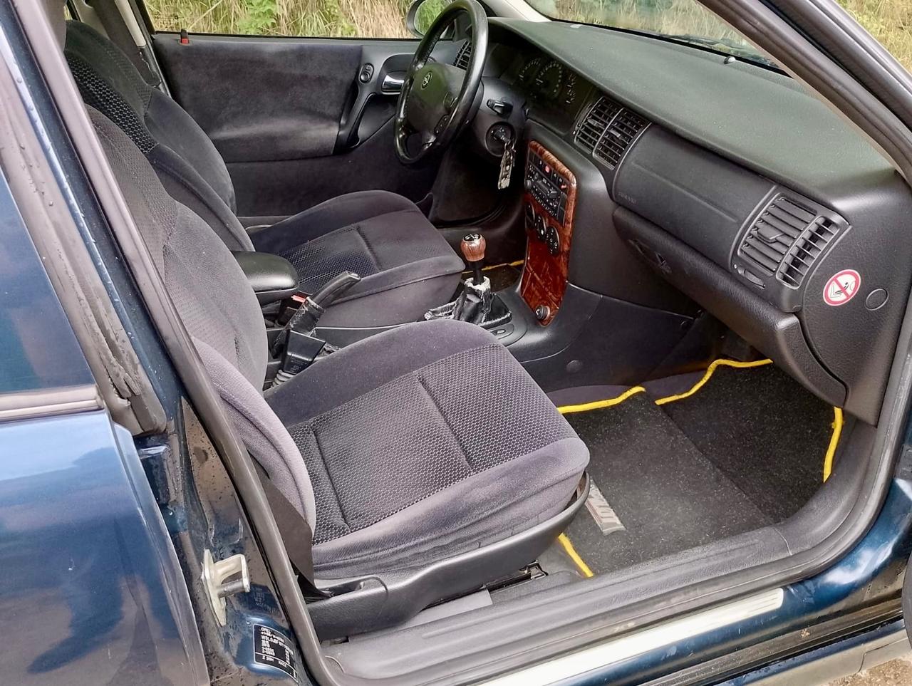 Opel Vectra 1.6i 16V cat 4 porte Edition 2000