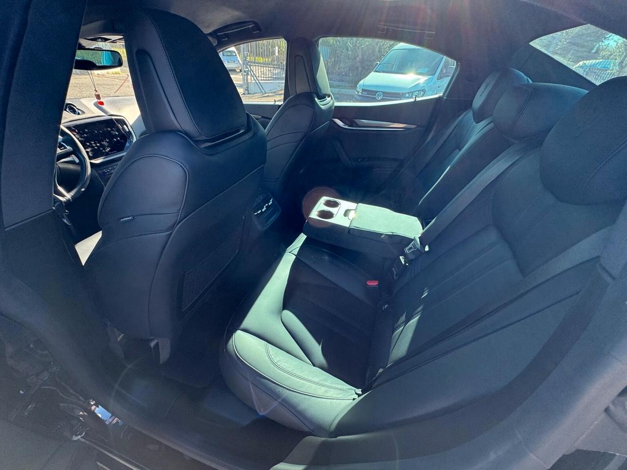 Maserati Ghibli 330 CV MHEV