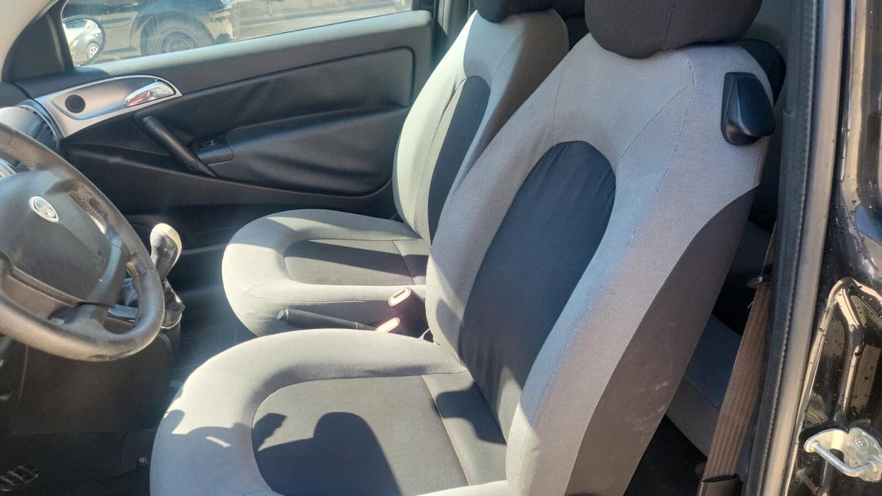 Lancia Ypsilon 1.3 MJT 75 CV Oro