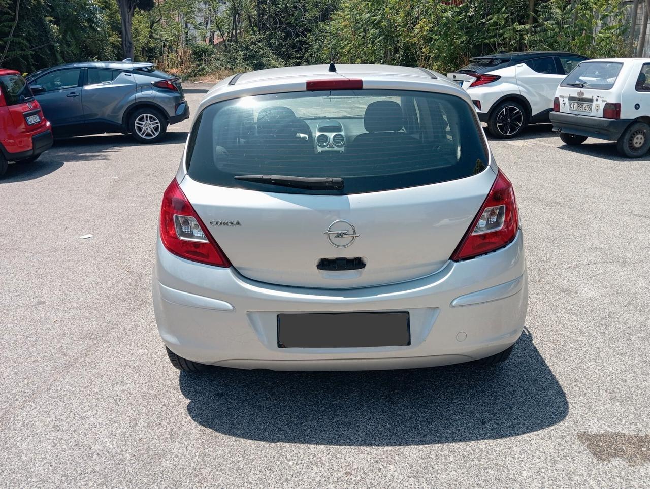 Opel Corsa 1.2 5 porte Club