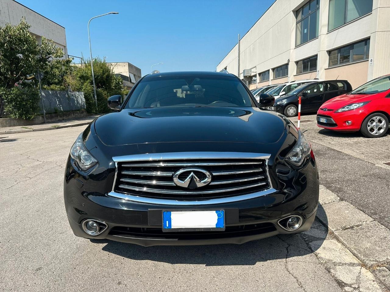 Infiniti QX70 3.0 diesel V6 AT GT Premium