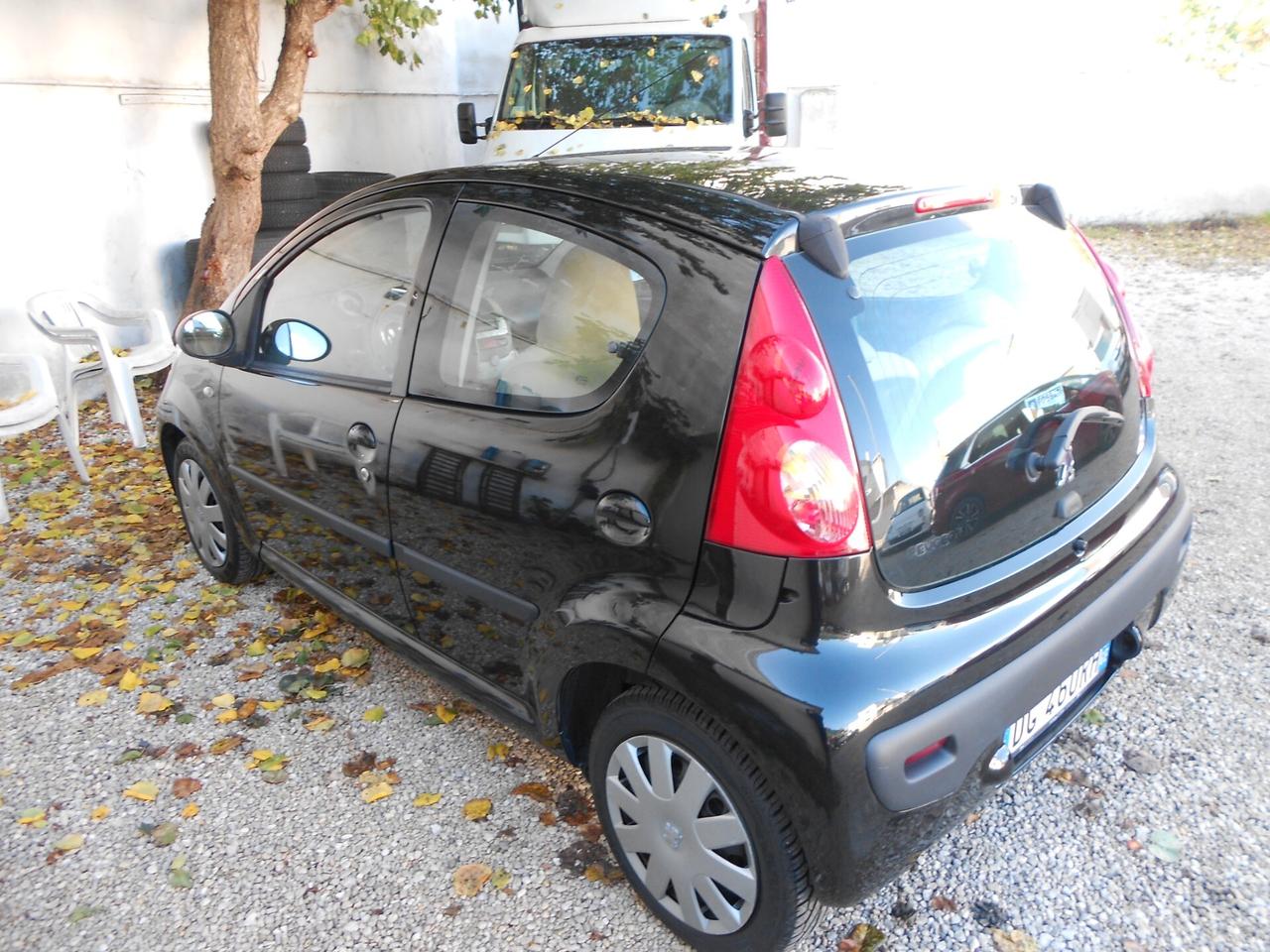 Peugeot 107 1.0 68CV 5p. Sweet Years 2Tronic