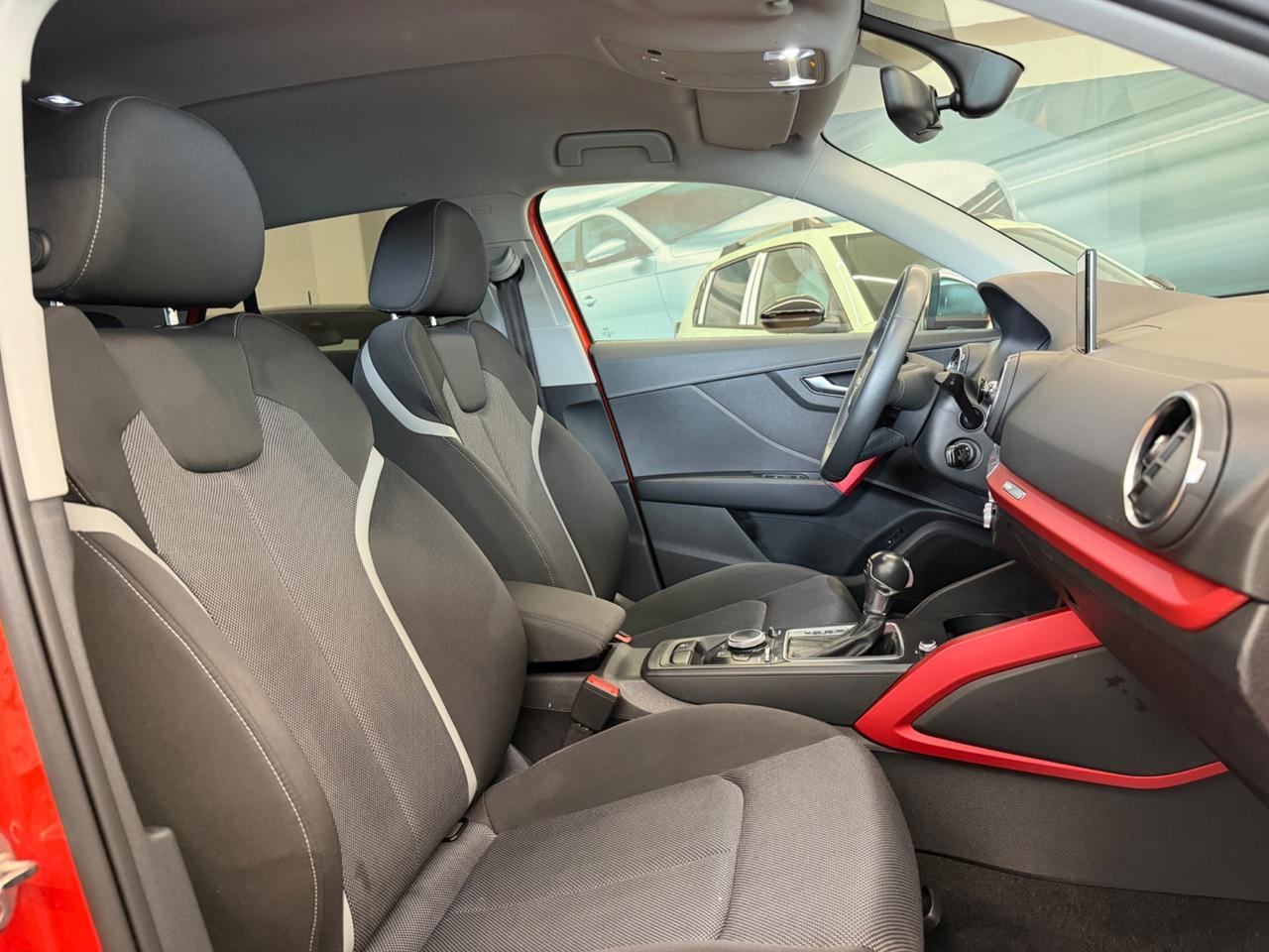 Audi Q2 30 TFSI Business Design Gancio Traino