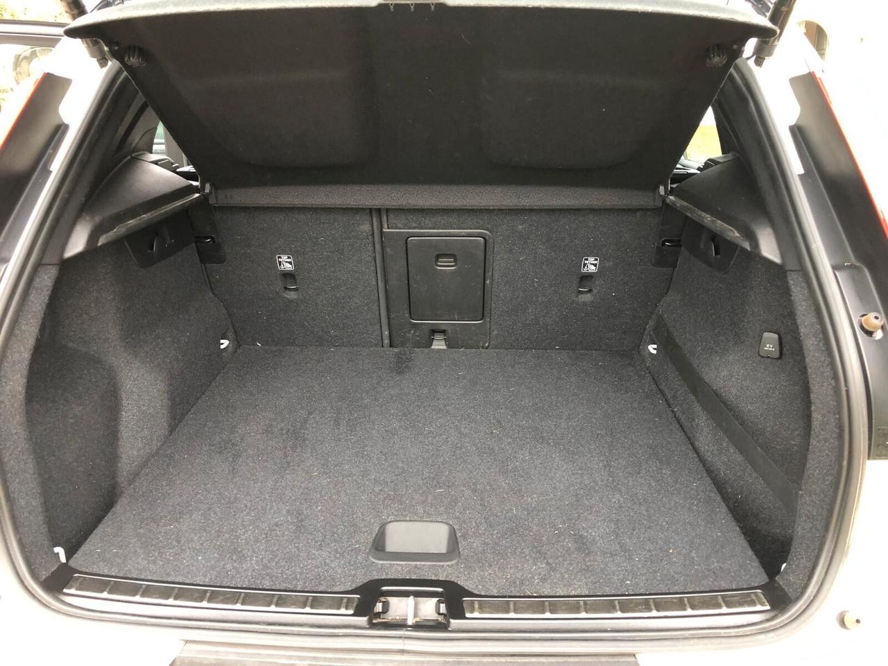 Volvo XC40 D3 Geartronic R-design UNICO PROPRIETARIO IVA DEDUCIBILE GARANZIA CONFORMGEST COMPLETA 12 MESI RINNOVABILE FINO A 60 MESI