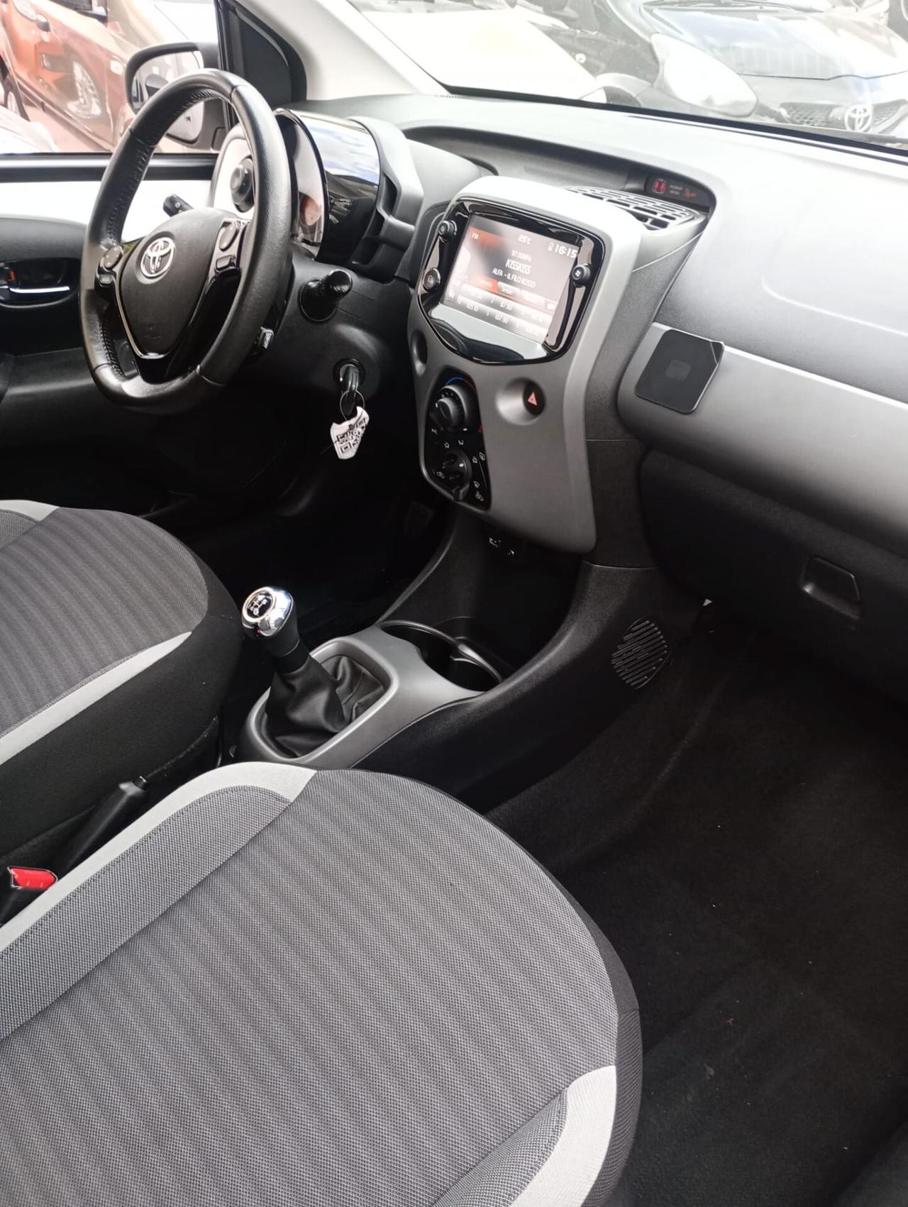 Toyota Aygo Connect 1.0 VVT-i 72 CV 5 porte x-play